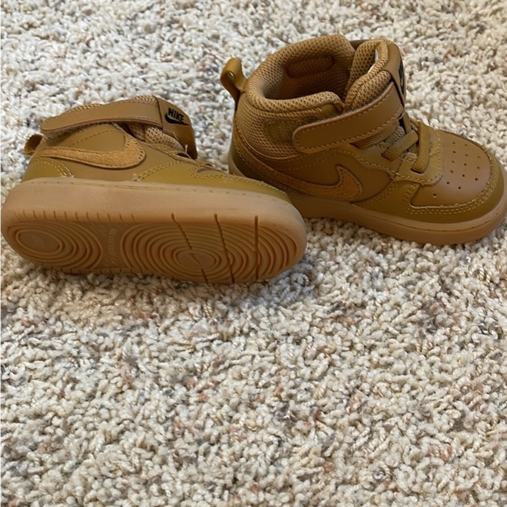 Nike Court Boroug size 6c